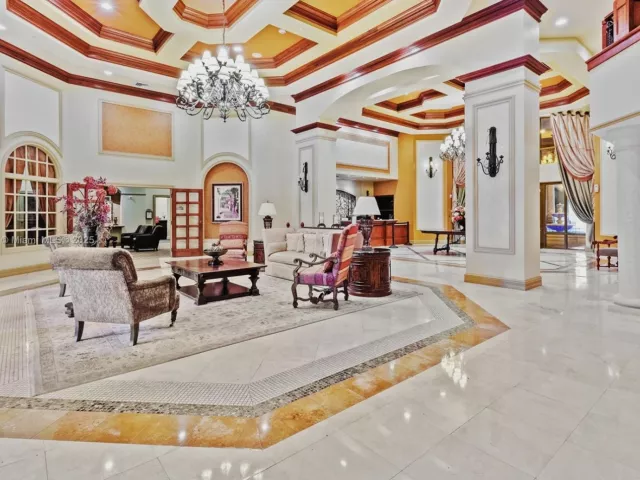 1-bedroom home for sale in Coral Gables - 888 S Douglas Rd 113 - MondialRealty