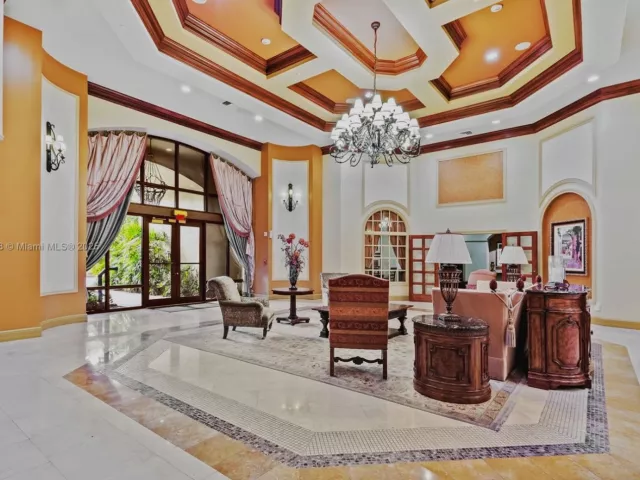 1-bedroom home for sale in Coral Gables - 888 S Douglas Rd 113 - MondialRealty