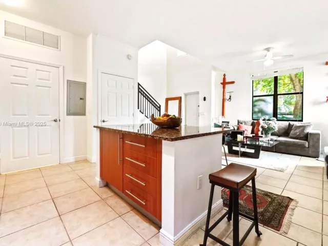 1-bedroom home for sale in Coral Gables - 888 S Douglas Rd 113 - MondialRealty