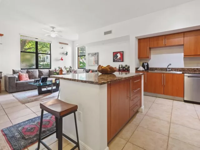 1-bedroom home for sale in Coral Gables - 888 S Douglas Rd 113 - MondialRealty