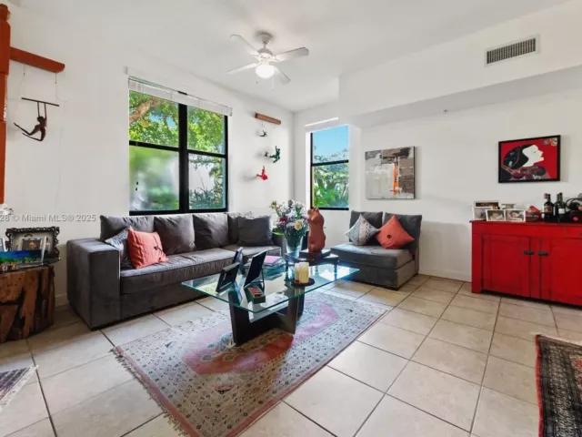 1-bedroom home for sale in Coral Gables - 888 S Douglas Rd 113 - MondialRealty