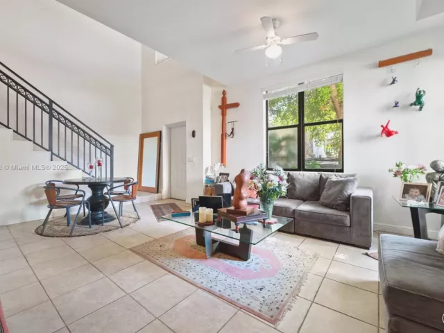 1-bedroom home for sale in Coral Gables - 888 S Douglas Rd 113 - MondialRealty