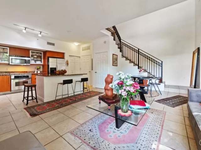 1-bedroom home for sale in Coral Gables - 888 S Douglas Rd 113 - MondialRealty