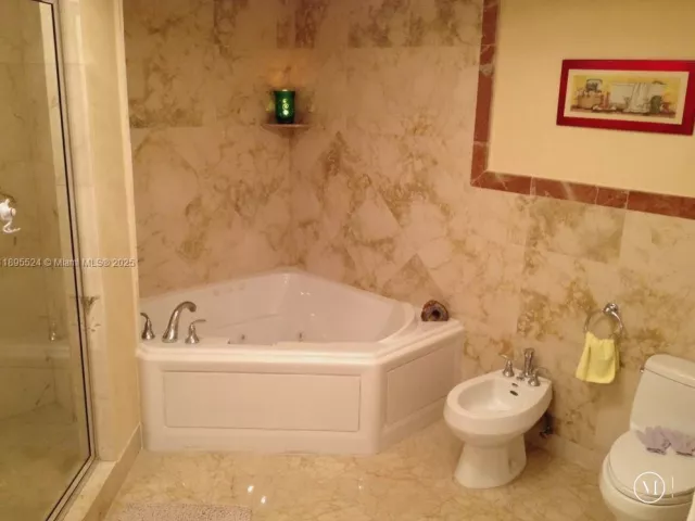 3-bedroom condo for sale in Sunny Isles Beach - 17555 SW Atlantic Blvd PH2 - MondialRealty