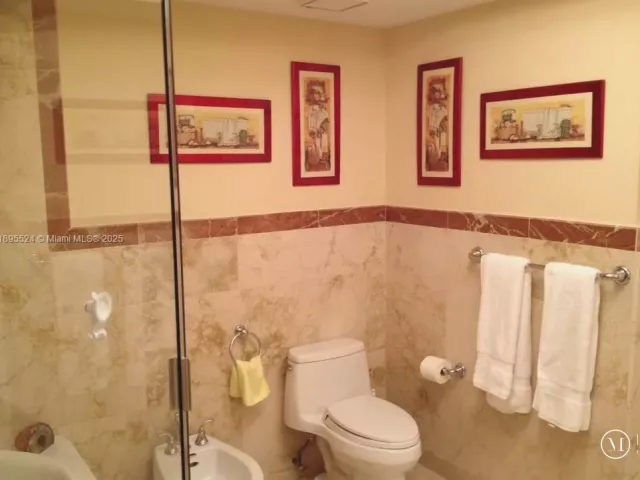 3-bedroom condo for sale in Sunny Isles Beach - 17555 SW Atlantic Blvd PH2 - MondialRealty