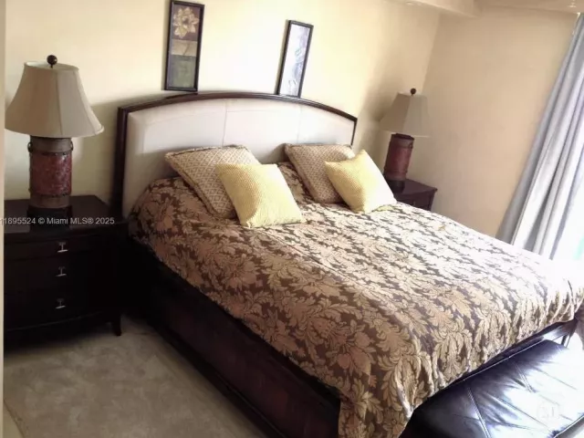 3-bedroom condo for sale in Sunny Isles Beach - 17555 SW Atlantic Blvd PH2 - MondialRealty