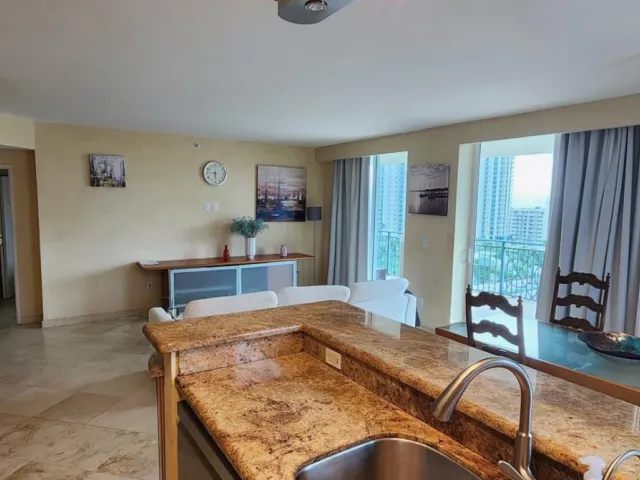 3-bedroom condo for sale in Sunny Isles Beach - 17555 SW Atlantic Blvd PH2 - MondialRealty
