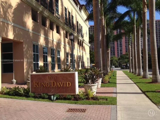 3-bedroom condo for sale in Sunny Isles Beach - 17555 SW Atlantic Blvd PH2 - MondialRealty