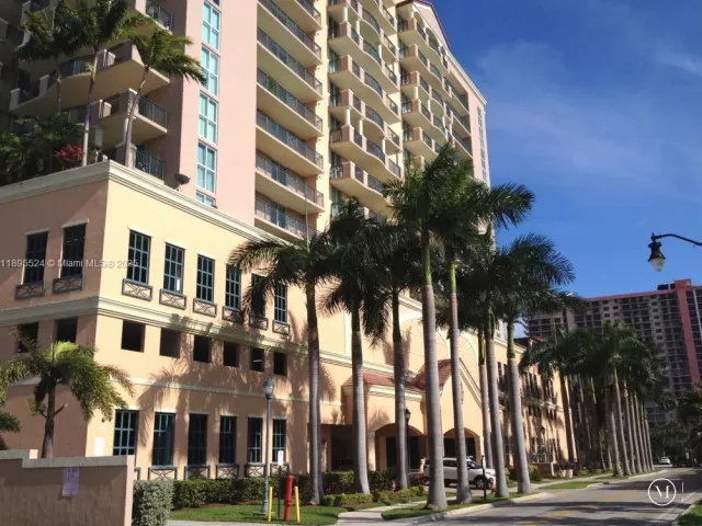 3-bedroom condo for sale in Sunny Isles Beach - 17555 SW Atlantic Blvd PH2 - MondialRealty