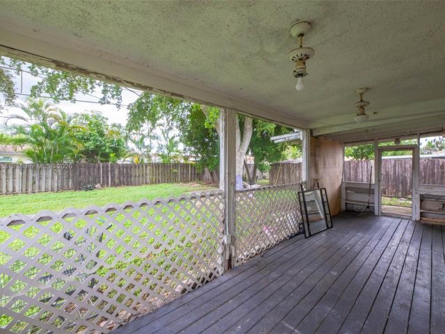 3-bedroom home for sale in Hollywood - 2900 N 73rd Ave - MondialRealty