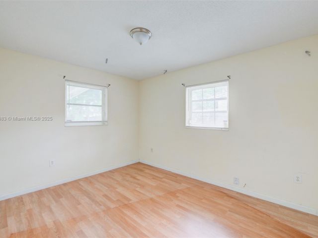 3-bedroom home for sale in Hollywood - 2900 N 73rd Ave - MondialRealty