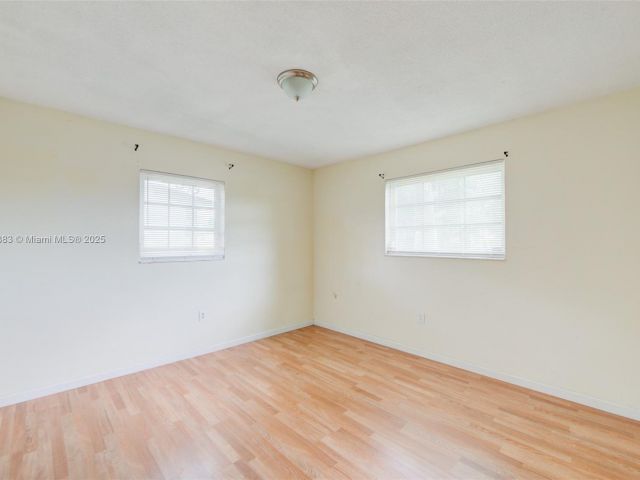 3-bedroom home for sale in Hollywood - 2900 N 73rd Ave - MondialRealty