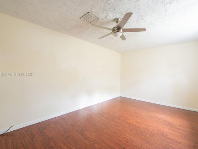 3-bedroom home for sale in Hollywood - 2900 N 73rd Ave - MondialRealty