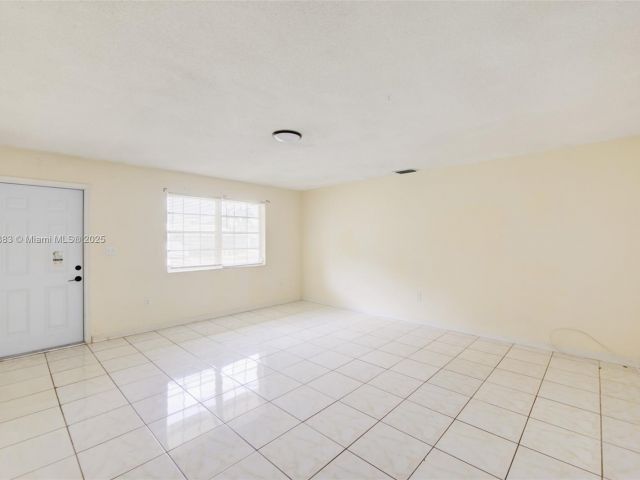 3-bedroom home for sale in Hollywood - 2900 N 73rd Ave - MondialRealty