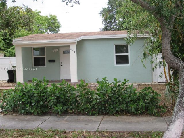 3-bedroom home for rent in Fort Lauderdale - 440 NW 15TH Avenue - MondialRealty