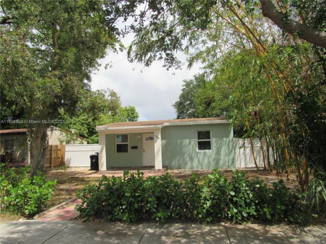 3-bedroom home for rent in Fort Lauderdale - 440 NW 15TH Avenue - MondialRealty