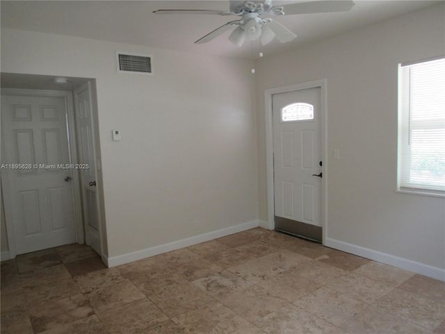 3-bedroom home for rent in Fort Lauderdale - 440 NW 15TH Avenue - MondialRealty