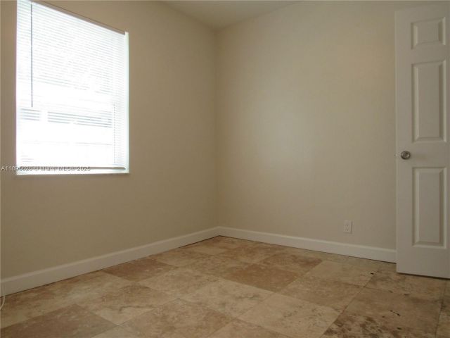 3-bedroom home for rent in Fort Lauderdale - 440 NW 15TH Avenue - MondialRealty