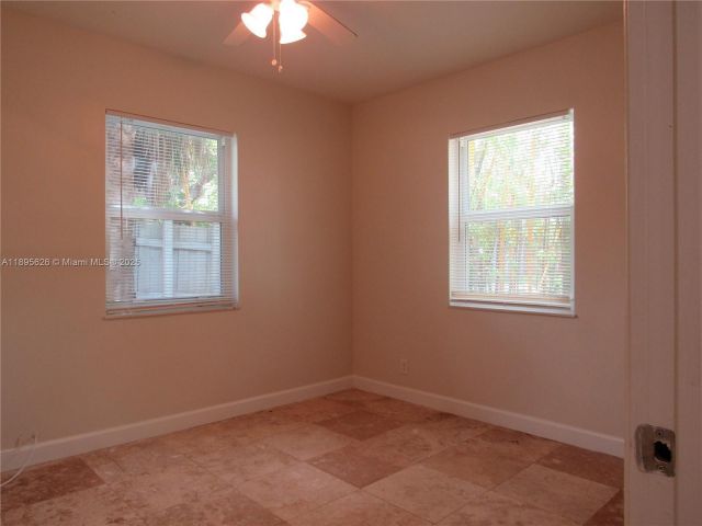 3-bedroom home for rent in Fort Lauderdale - 440 NW 15TH Avenue - MondialRealty