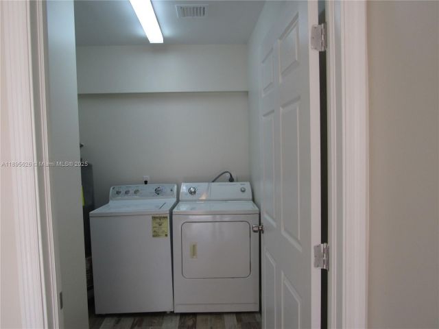 3-bedroom home for rent in Fort Lauderdale - 440 NW 15TH Avenue - MondialRealty