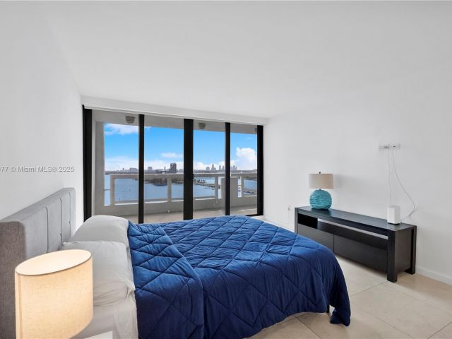 Apartment for rent  Unit #A-1733 - photo 6696142