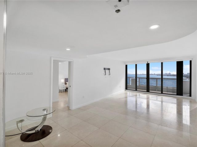 Apartment for rent  Unit #A-1733 - photo 6696144