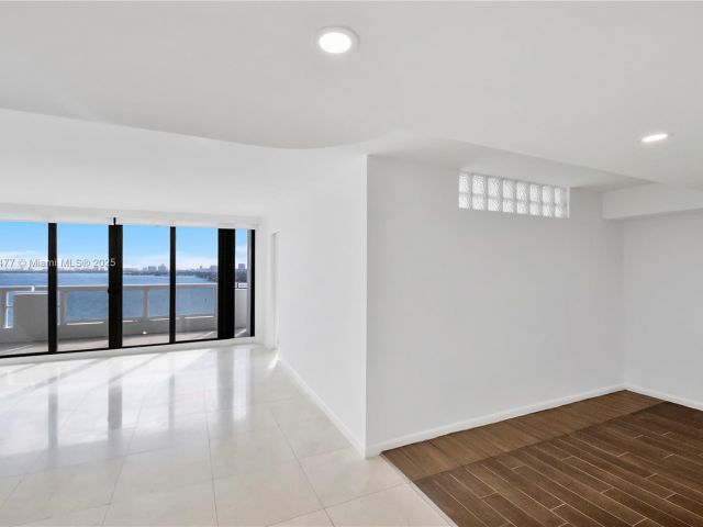 Apartment for rent  Unit #A-1733 - photo 6696147