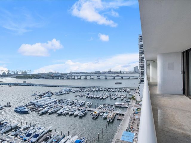 Apartment for rent  Unit #A-1733 - photo 6696153