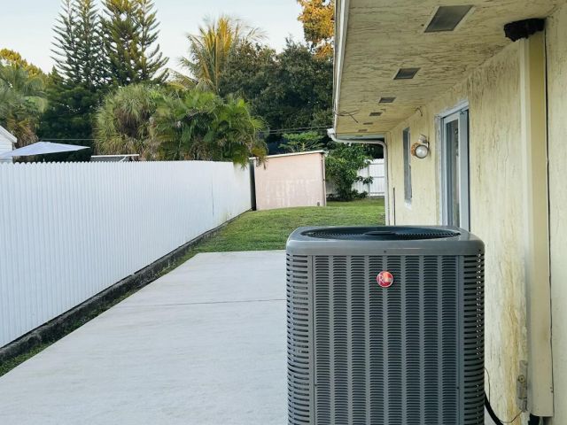 Home for sale at 2084 Laura Lane - photo 6659741