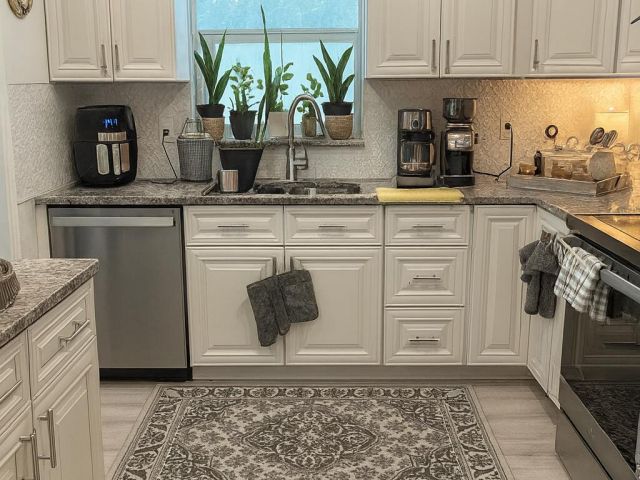 Home for sale at 2084 Laura Lane - photo 6659755