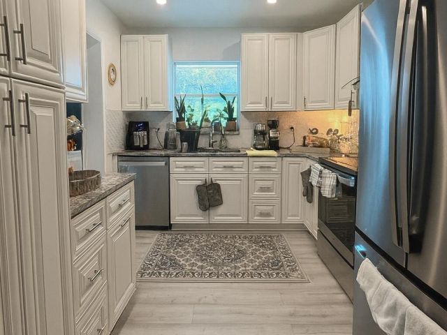 Home for sale at 2084 Laura Lane - photo 6659756