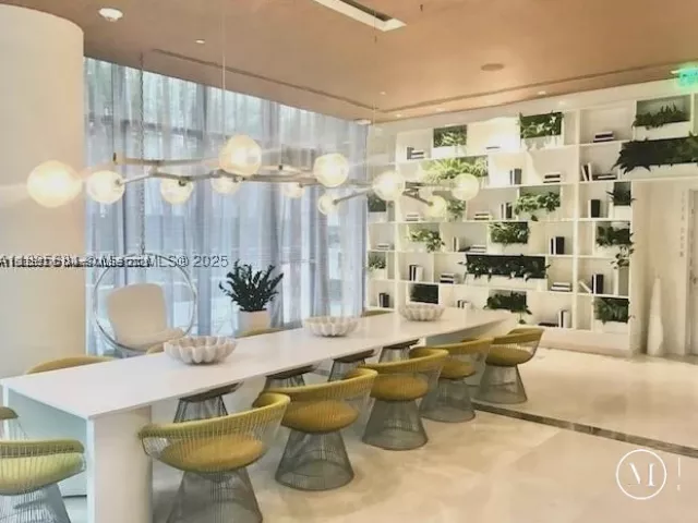 1-bedroom condo for sale in Miami - 45 SW 9th St 3009 - MondialRealty