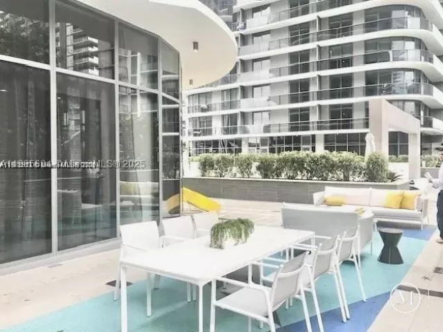 1-bedroom condo for sale in Miami - 45 SW 9th St 3009 - MondialRealty