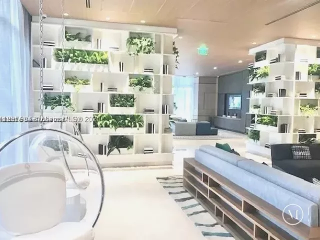 1-bedroom condo for sale in Miami - 45 SW 9th St 3009 - MondialRealty