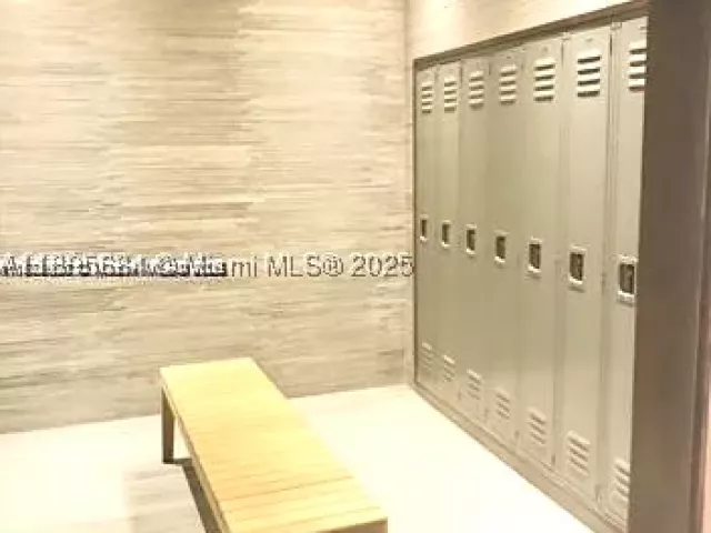 1-bedroom condo for sale in Miami - 45 SW 9th St 3009 - MondialRealty