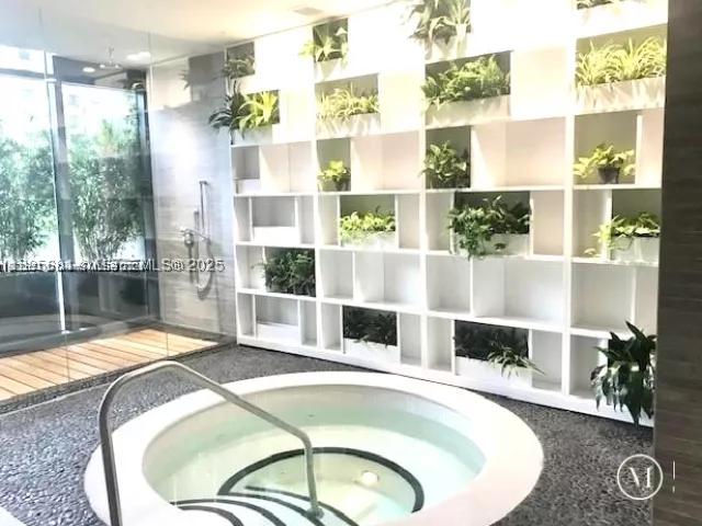 1-bedroom condo for sale in Miami - 45 SW 9th St 3009 - MondialRealty