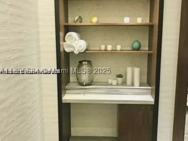 1-bedroom condo for sale in Miami - 45 SW 9th St 3009 - MondialRealty