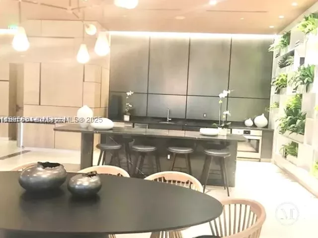 1-bedroom condo for sale in Miami - 45 SW 9th St 3009 - MondialRealty