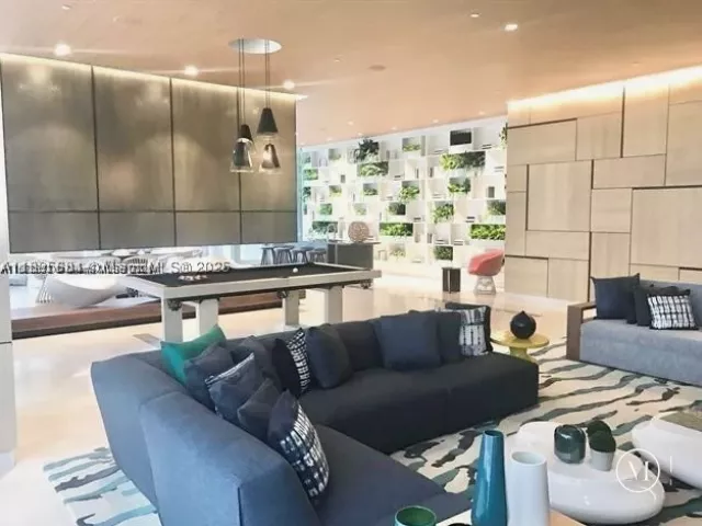 1-bedroom condo for sale in Miami - 45 SW 9th St 3009 - MondialRealty