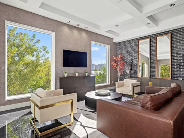 2-bedroom condo for sale in Aventura - 6000 Island Blvd 203 - MondialRealty