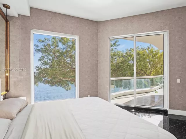 2-bedroom condo for sale in Aventura - 6000 Island Blvd 203 - MondialRealty