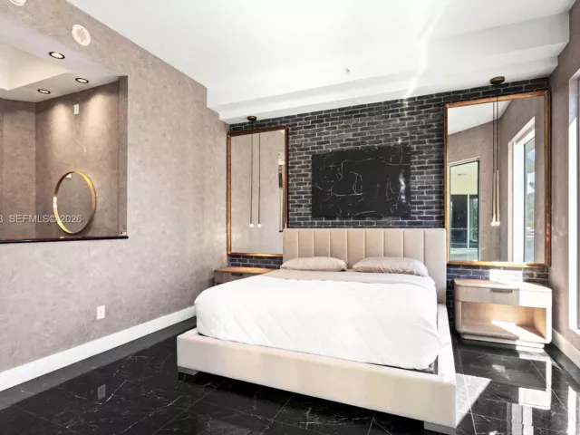 2-bedroom condo for sale in Aventura - 6000 Island Blvd 203 - MondialRealty