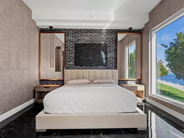 2-bedroom condo for sale in Aventura - 6000 Island Blvd 203 - MondialRealty