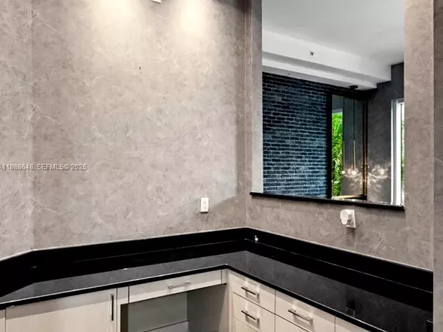 2-bedroom condo for sale in Aventura - 6000 Island Blvd 203 - MondialRealty