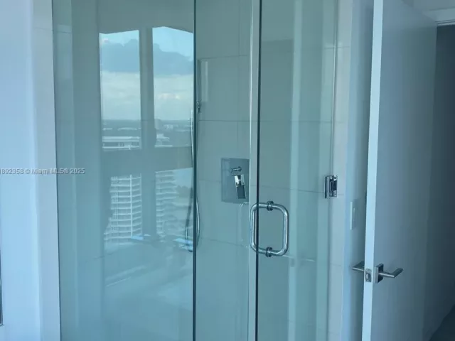 1-bedroom condo for sale in Miami - 650 NE 32nd St 3108 - MondialRealty