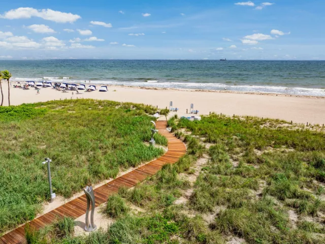 3-bedroom condo for sale in Fort Lauderdale - 1200 Holiday Drive 602 - MondialRealty