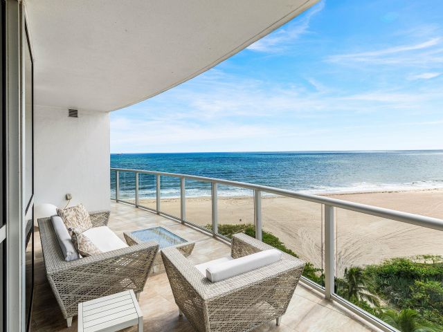 3-bedroom condo for sale in Fort Lauderdale - 1200 Holiday Drive 602 - MondialRealty