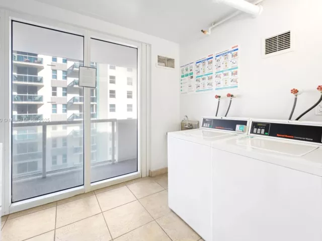 1-bedroom condo for sale in Surfside - 9195 Collins Ave 812 - MondialRealty