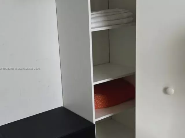 1-bedroom condo for rent in Hollywood - 4111 S Ocean Dr 405 - MondialRealty