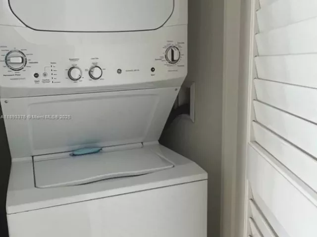 1-bedroom condo for rent in Hollywood - 4111 S Ocean Dr 405 - MondialRealty